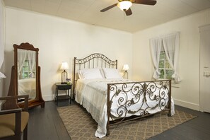 2 habitaciones, tabla de planchar con plancha y cuna de viaje 