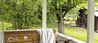 1887 West Virginia Farm House-Strawberry Farm B&B