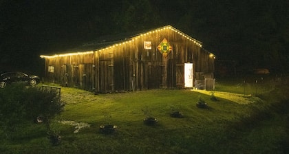 1887 West Virginia Cellar House-Strawberry Farm BB