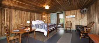 1887 West Virginia Cellar House-Strawberry Farm BB