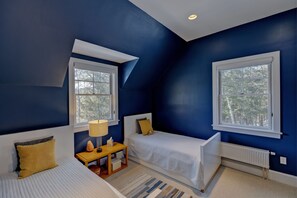 5 habitaciones, escritorio, tabla de planchar con plancha y wifi gratis 