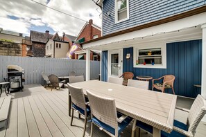Outdoor dining - Walk to Walnut St: ‘Shadyside House’ w/ Deck (Pittsburgh)
