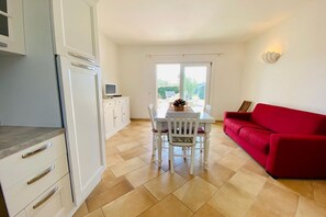 Living area - Villetta Conchiglia with swimming pool. (Case Peschiera-lu Fraili)