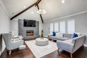 Smart-TV, peis, videospill og bordtennis