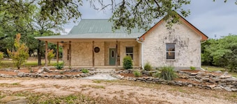 Wimberley Retreat - 4BR • Fire-pit • Near Town