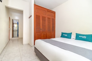 Hypo-allergenic bedding, free WiFi, bed sheets