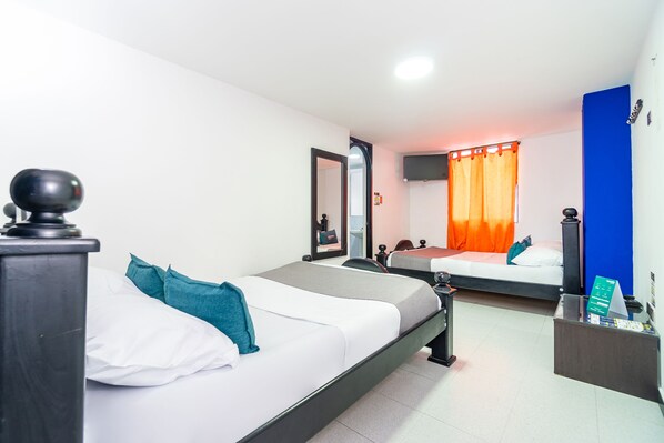 Standard-Vierbettzimmer | Allergikerbettwaren, kostenloses WLAN, Bettwäsche