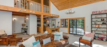 Tree Haus at Tahoe Donner - By Tahoe Getaways - HOA Beach Access, Gym, Pool