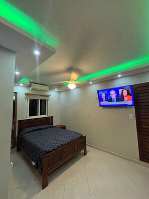 1 bedroom, WiFi - A spacious downtown studio, close to everything!! (Sosúa)