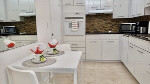 Fridge, microwave, oven, dishwasher - DIVINE APARTMENT 2 BR/BTH IN SIAN (Hollywood)