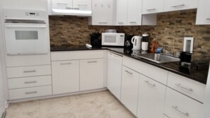 Fridge, microwave, oven, dishwasher - DIVINE APARTMENT 2 BR/BTH IN SIAN (Hollywood)
