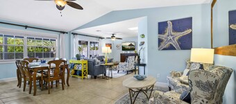 Clean Home Large Heated-Pool - 3/2 +Ofc/den - 3 Miles to Beach "Jupiter Escape"