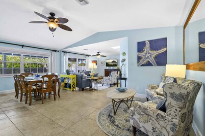 Clean Home Large Heated-Pool - 3/2 +Ofc/den - 3 Miles to Beach "Jupiter Escape"