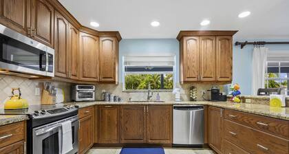 Clean Home Large Heated-Pool - 3/2 +Ofc/den - 3 Miles to Beach "Jupiter Escape"