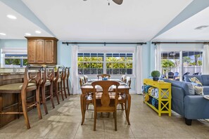 Dining - Clean Home Large Heated-Pool - 3/2 +Ofc/den - 3 Miles to Beach "Jupiter Escape" (Jupiter)