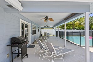 Terrace/patio - Clean Home Large Heated-Pool - 3/2 +Ofc/den - 3 Miles to Beach "Jupiter Escape" (Jupiter)