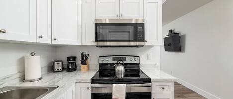 Refrigerador, microondas, horno, placa de cocina