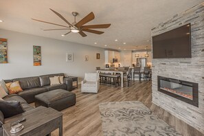 Smart-TV, Kamin, Videospielkonsole, Streaming-Dienste