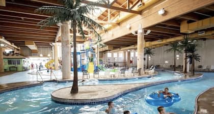 Amazing Lakefront 4 bedroom luxury Condo with large deck at Bridges Bay Resort.