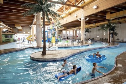 Amazing Lakefront 4 bedroom luxury Condo with large deck at Bridges Bay Resort.