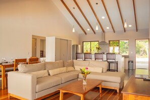 Interior - Villa Las Brisas, breezy ocean view with private pool! (San Isidro de El General)