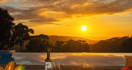 Villa Las Brisas, breezy ocean view with private pool!