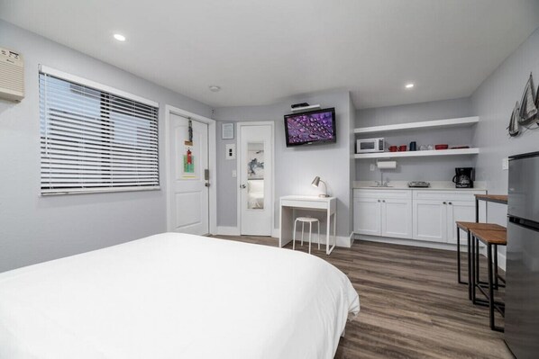 Bureau, fer et planche à repasser, Wi-Fi gratuit, draps fournis