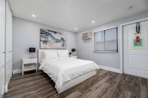 Bureau, fer et planche à repasser, Wi-Fi gratuit, draps fournis