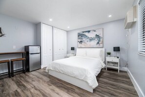 Schreibtisch, Bügeleisen/Bügelbrett, kostenloses WLAN, Bettwäsche