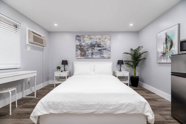 Schreibtisch, Bügeleisen/Bügelbrett, kostenloses WLAN, Bettwäsche