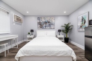 Schreibtisch, Bügeleisen/Bügelbrett, kostenloses WLAN, Bettwäsche