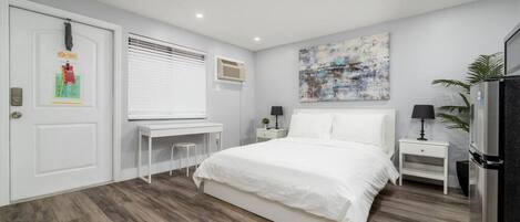 Schreibtisch, Bügeleisen/Bügelbrett, kostenloses WLAN, Bettwäsche