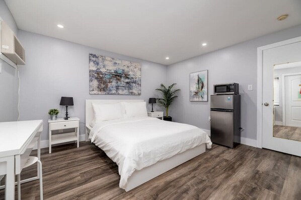 Schreibtisch, Bügeleisen/Bügelbrett, kostenloses WLAN, Bettwäsche