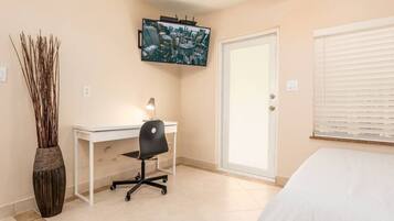 2 slaapkamers, een bureau, een strijkplank/strijkijzer, gratis wifi