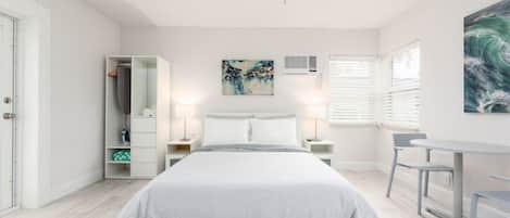 Bureau, fer et planche à repasser, Wi-Fi gratuit, draps fournis