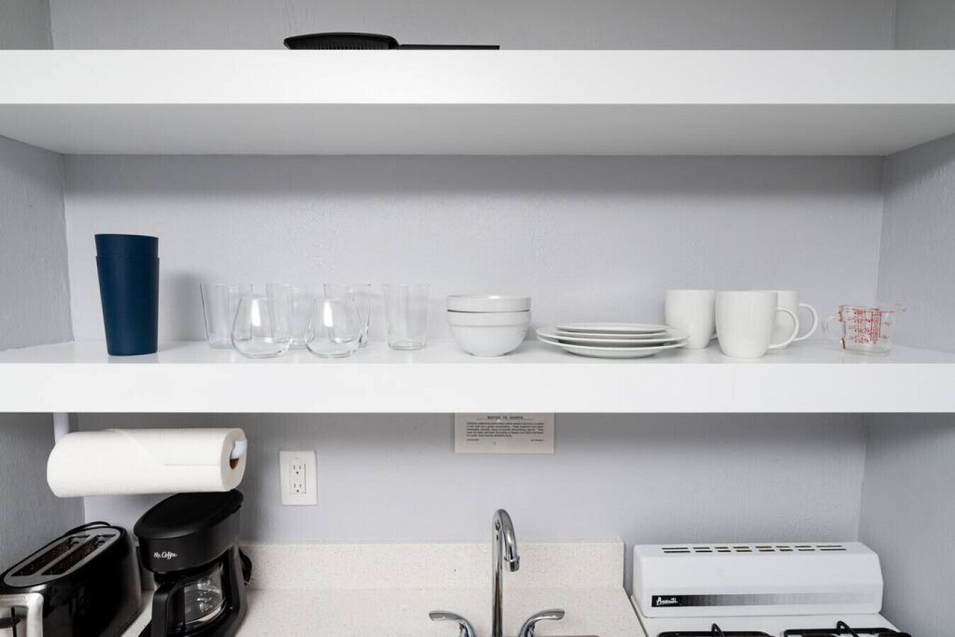 Microonde, forno, piano cottura, macchina per tè/caffè