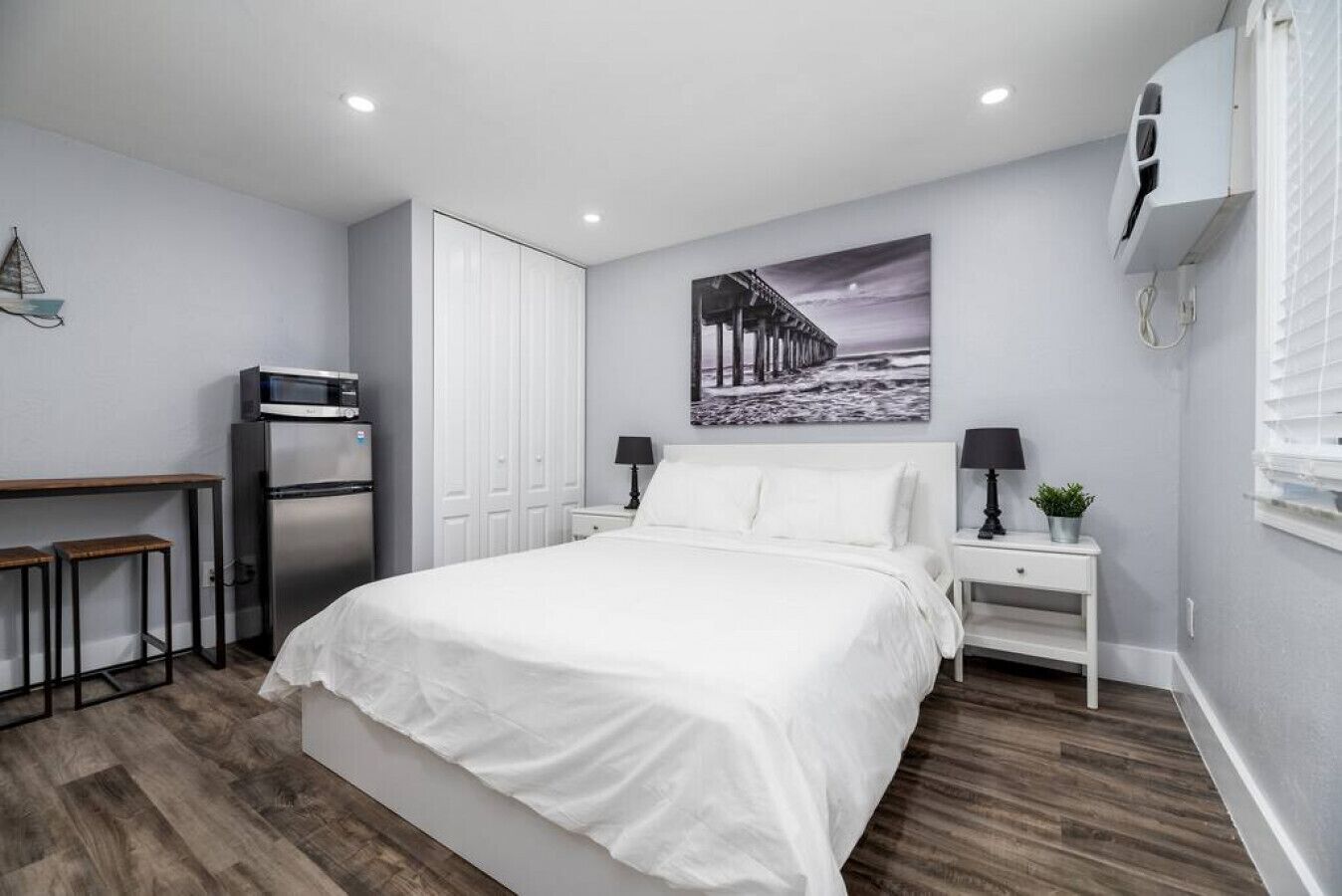 Una scrivania, ferro/asse da stiro, Wi-Fi gratuito, lenzuola