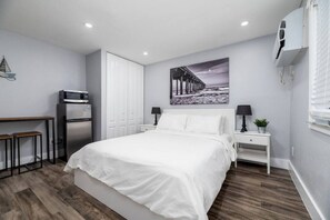 Skrivbord, strykjärn/strykbräda, gratis wi-fi och sängkläder