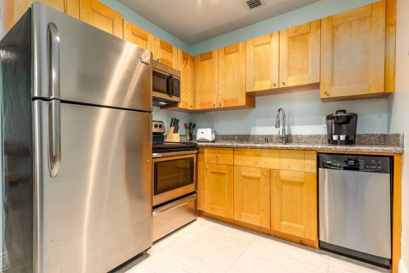 冰箱、微波炉、烤箱、炉灶