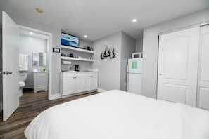 مكتب ومكواة/لوح كي وواي فاي مجانًا وملاءات أسرّة