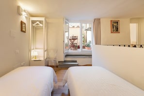 3 bedrooms, in-room safe, desk, iron/ironing board - Marchese Bargagli Suite Apartment - Palazzo D'Ambra Historical Residence (Firenze)