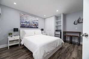 Bureau, fer et planche à repasser, Wi-Fi gratuit, draps fournis