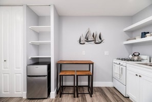 電子レンジ、オーブン、コンロ、コーヒー / ティーメーカー