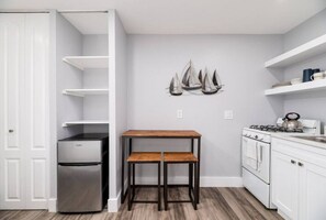 Microwave, oven, stovetop, coffee/tea maker
