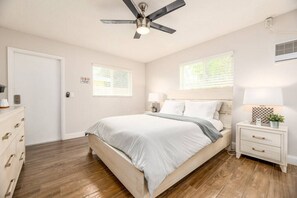 Schreibtisch, Bügeleisen/Bügelbrett, kostenloses WLAN, Bettwäsche