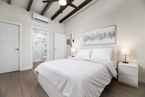 1 slaapkamer, een strijkplank/strijkijzer, gratis wifi, beddengoed