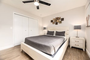 1 室のベッドルーム、デスク、アイロン / アイロン台、WiFi (無料)