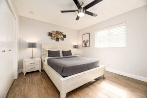 1 quarto, escrivaninha, ferros/tábuas de passar roupa, Wi-Fi de cortesia