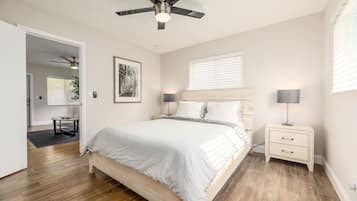 1 soverom, skrivebord, strykejern/-brett og wi-fi (inkludert)