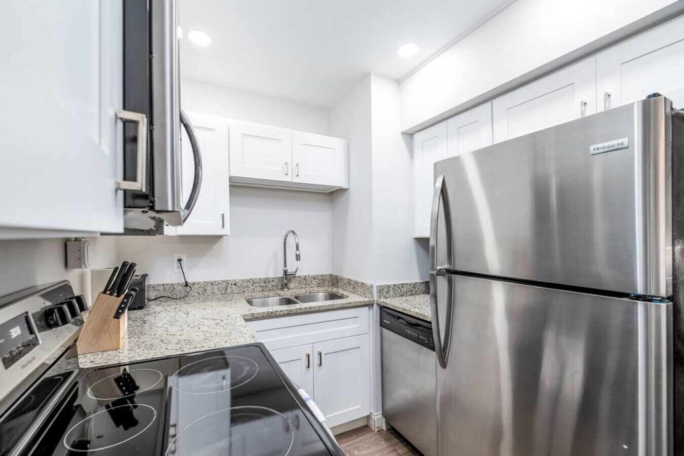 冰箱、微波炉、烤箱、炉灶